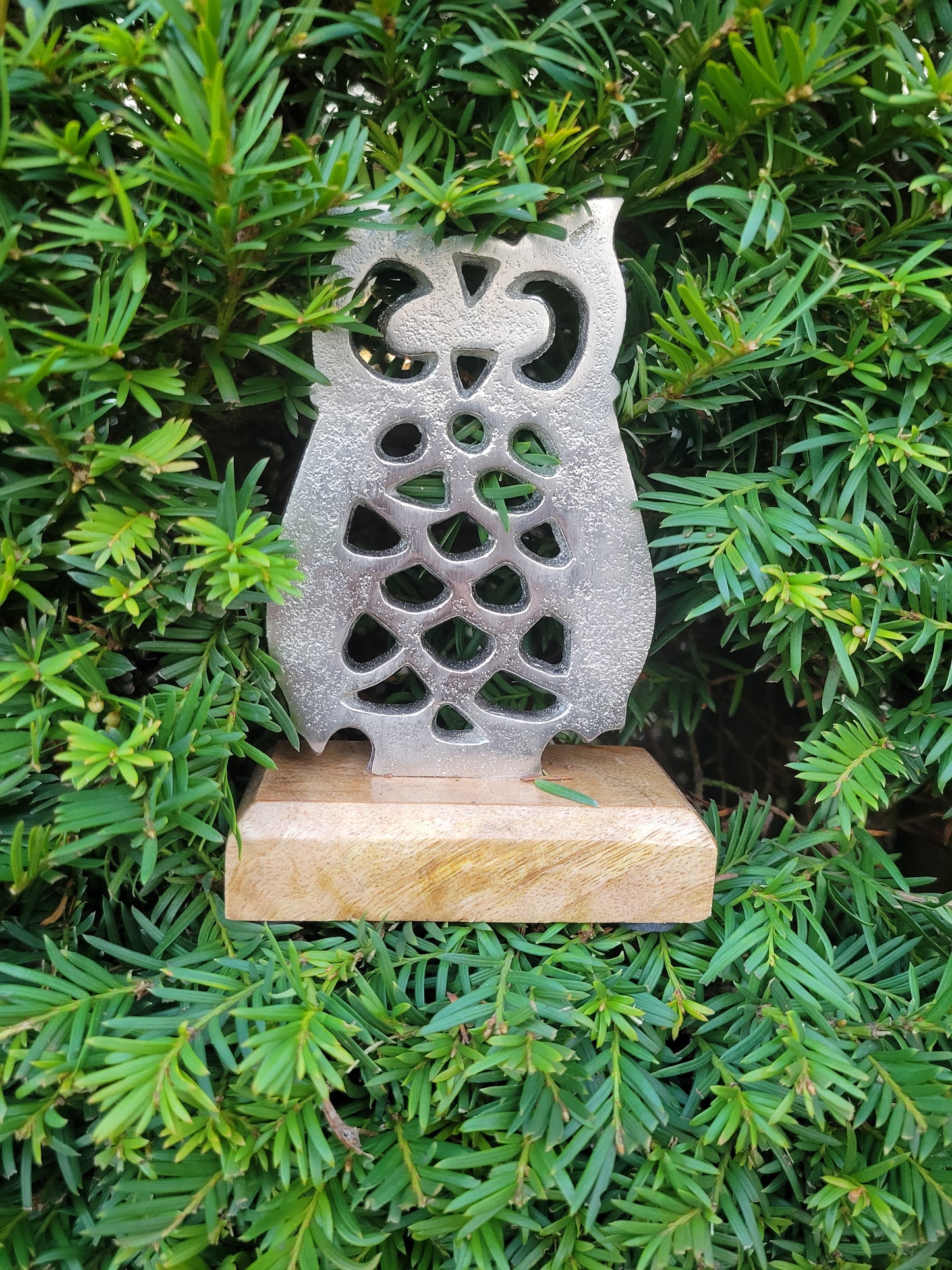 Dekorative Eulenfigur aus Holz und Metall