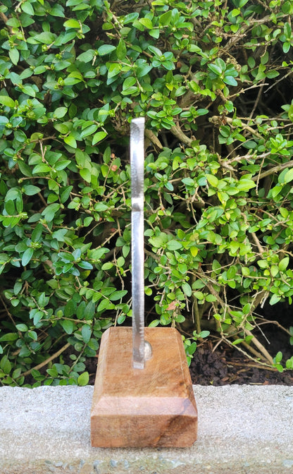 Dekorative Eulenfigur aus Holz und Metall
